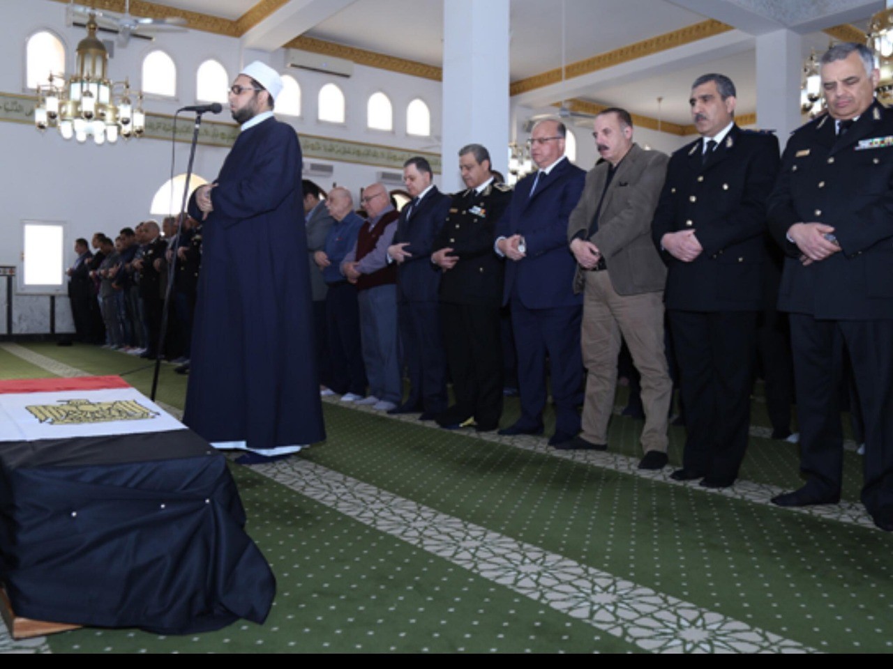 وزير الداخليه يتقدم الجنازة العسكرية للشهيد الرائد ماجد عبد الرازق