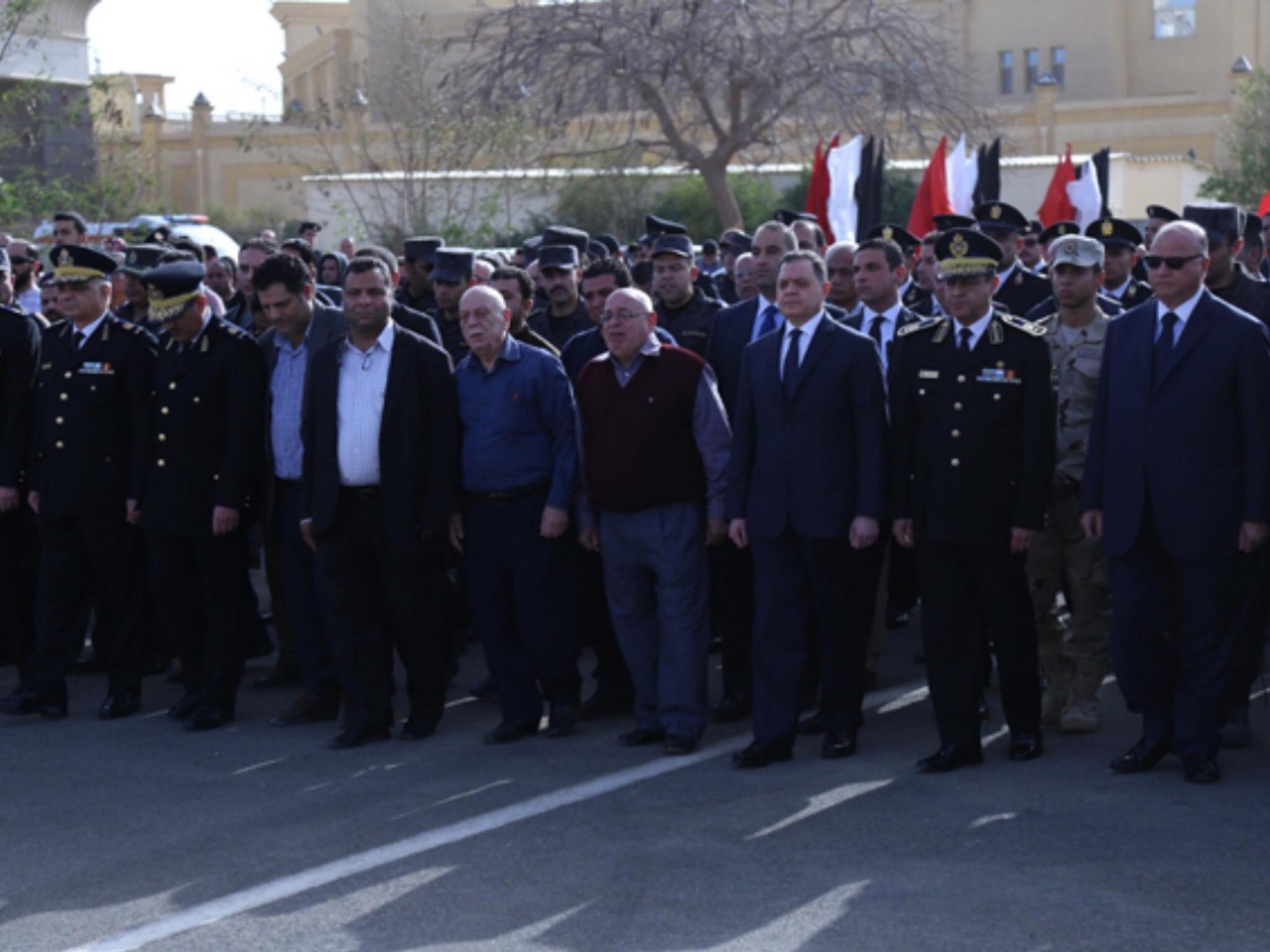 وزير الداخليه يتقدم الجنازة العسكرية للشهيد الرائد ماجد عبد الرازق