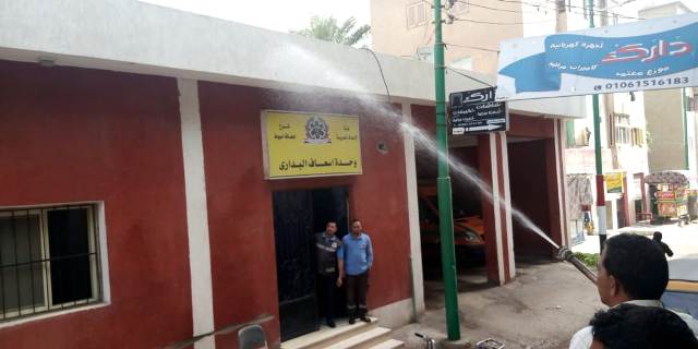 استمرار حملات التطهير والتعقيم للمنشآت الخدمية والحيوية بمراكز وقرى أسيوط 