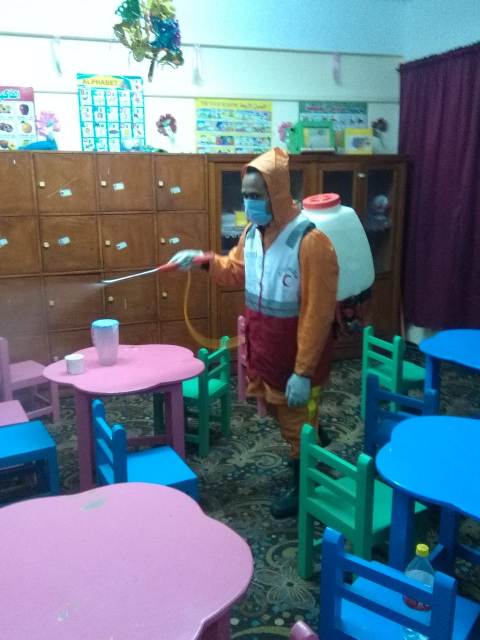 استمرار حملات التطهير والتعقيم للمنشآت الخدمية والحيوية بمراكز وقرى أسيوط 