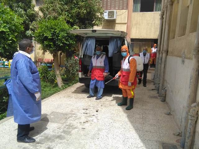 استمرار حملات التطهير والتعقيم للمنشآت الخدمية والحيوية بمراكز وقرى أسيوط 