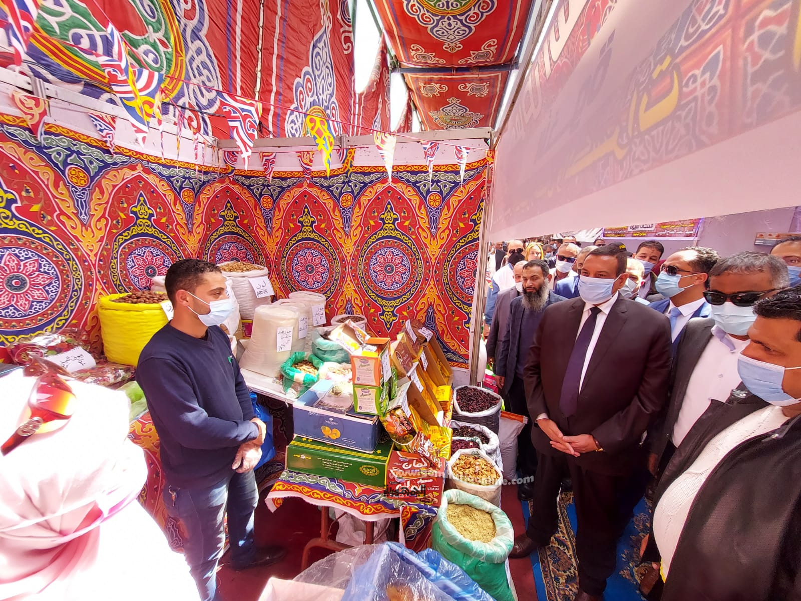 محافظ البحيرة يفتتح معرض الغرفة التجارية لمستلزمات رمضان بكفر الدوار..صور