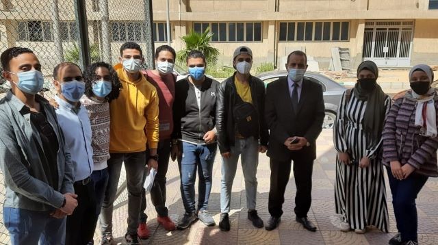 مبادرة كلية التكنولوجيا والتعليم فى جامعة حلوان للتشجير بأيدى الطلاب.. بالصور