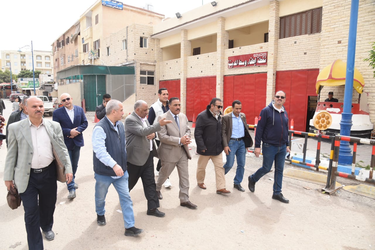 جولة ميدانية لمحافظ مطروح بشوارع بمدينة مرسى مطروح