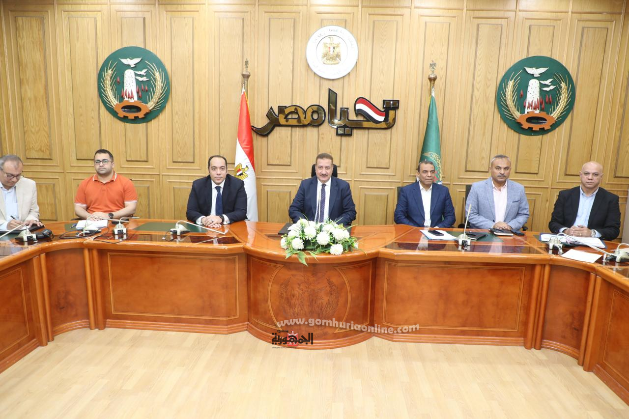 محافظ المنوفية خلال الإجتماع