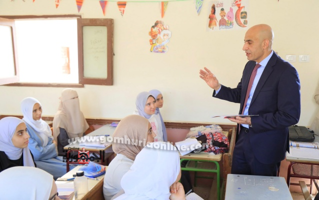 وزير التعليم خلال زيارته مدارس الباجور المنوفية اليوم