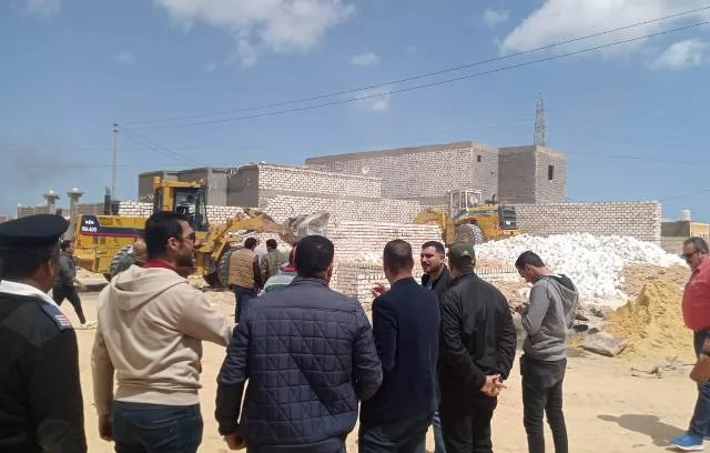 جهاز العلمين الجديدة ينفذ 22 قرار إزالة للتعديات على أراضى الدولة.. صور 