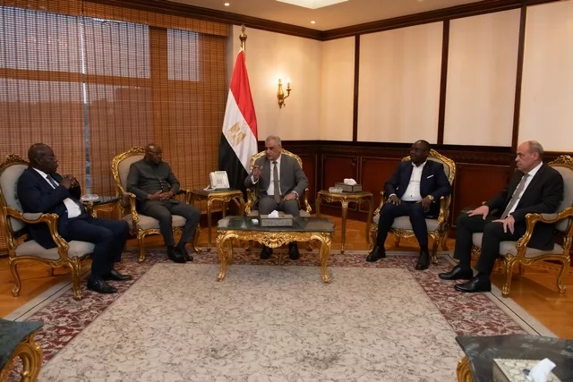 وزير الدولة للإنتاج الحربي يستقبل وفدا رفيع المستوى من جمهورية أفريقيا الوسطى 