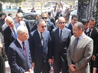 وزير التعليم العالي يفتتح عددًا من المشروعات التعليمية والخدمية بجامعة المنيا 