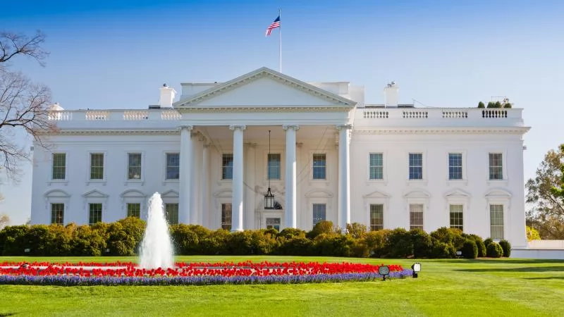 البيت الأبيض ينفي دراسة توجيه ضربات نووية لإيران 