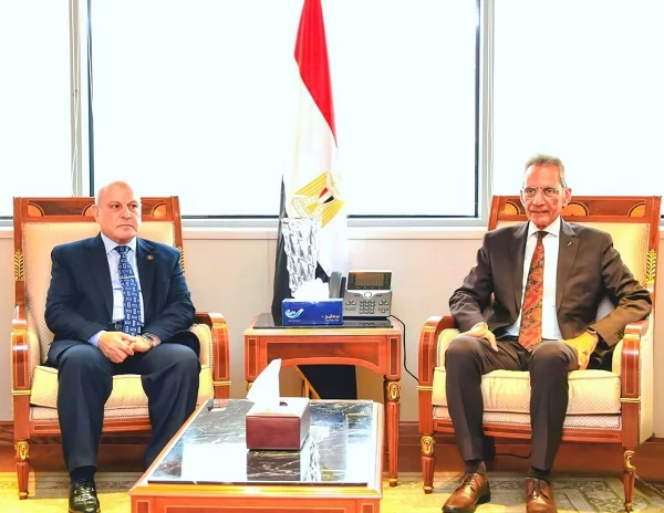 رئيس النيابة الإدارية يهنئ وزير شئون المجالس النيابية بتوليه منصبه 