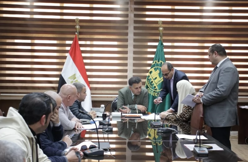 محافظ القليوبية يستجيب لشكاوى المواطنين ويوفر وظائف وعلاجاً عاجلاً ودعماً إنسانياً 