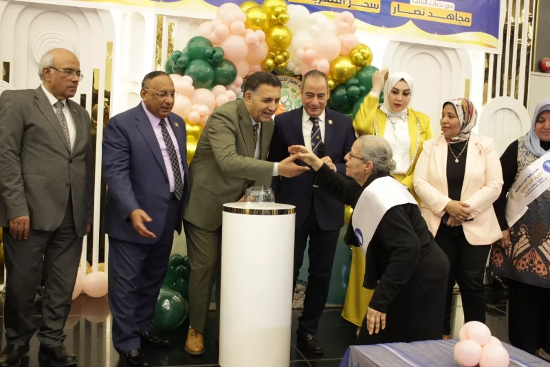 محافظ القليوبية يشارك في احتفالية "نهر الخير.. أمي" ويكرم 120 أماً مثالية بشبرا الخيمة 