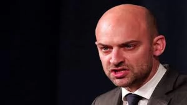 وزير خارجية فرنسا: آمل ألا ينفذ ترامب تهديده بحق إيران 