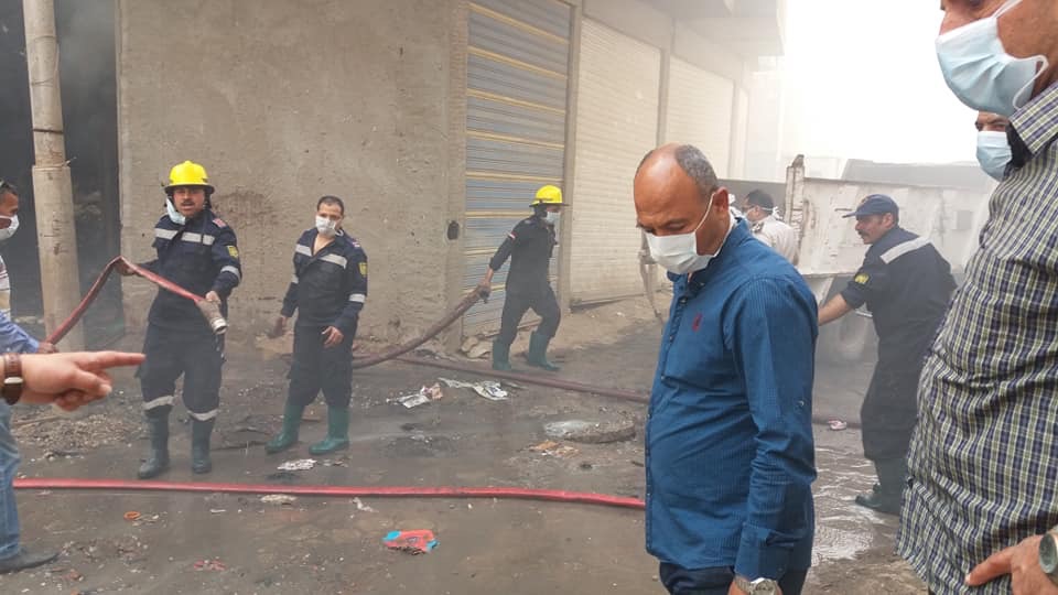 رئاسة حى ثانى تقوم بازالة اثار حريق صندفا بالمحلة الكبرى بعدالانتهاء من عملية الإطفاء  بالصور