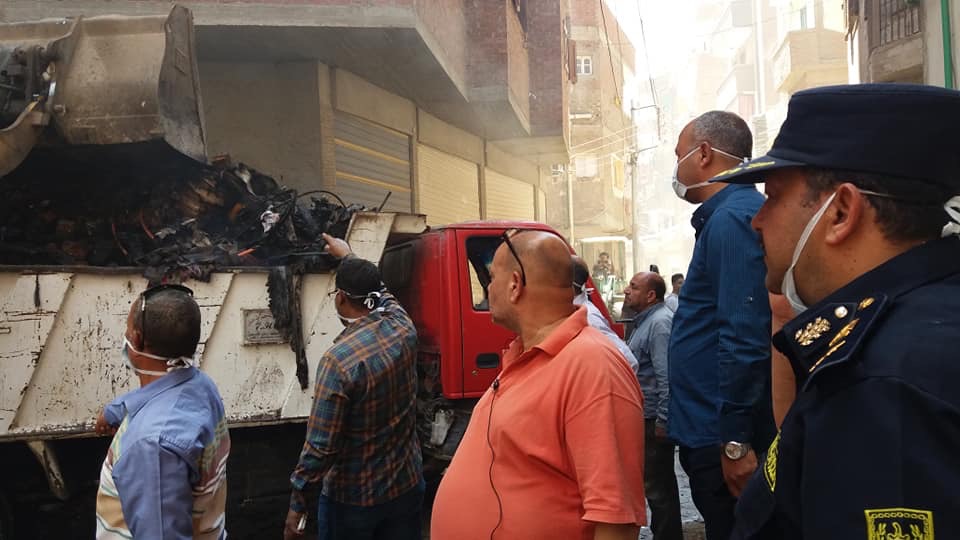 رئاسة حى ثانى تقوم بازالة اثار حريق صندفا بالمحلة الكبرى بعدالانتهاء من عملية الإطفاء  بالصور