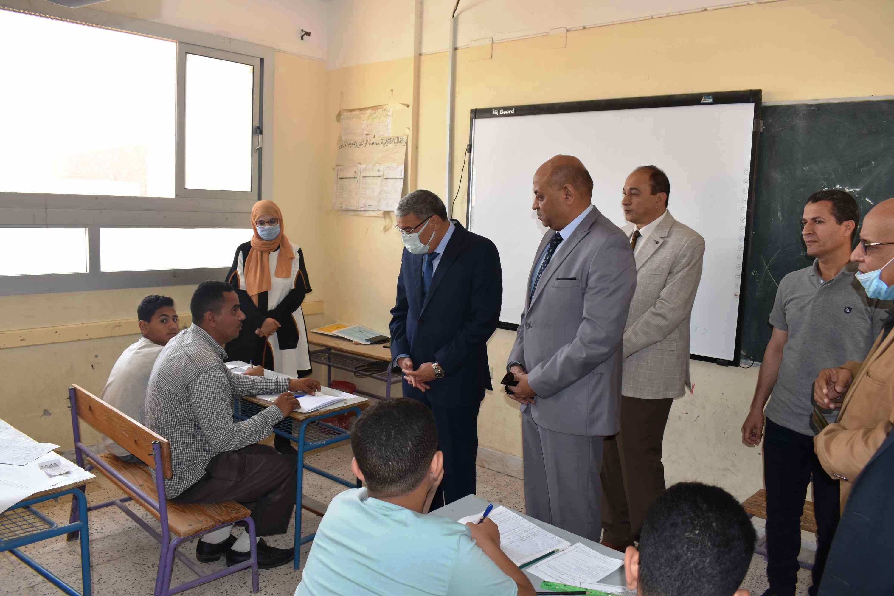 محافظ المنيا يتفقد لجان امتحانات النقل بالمدارس