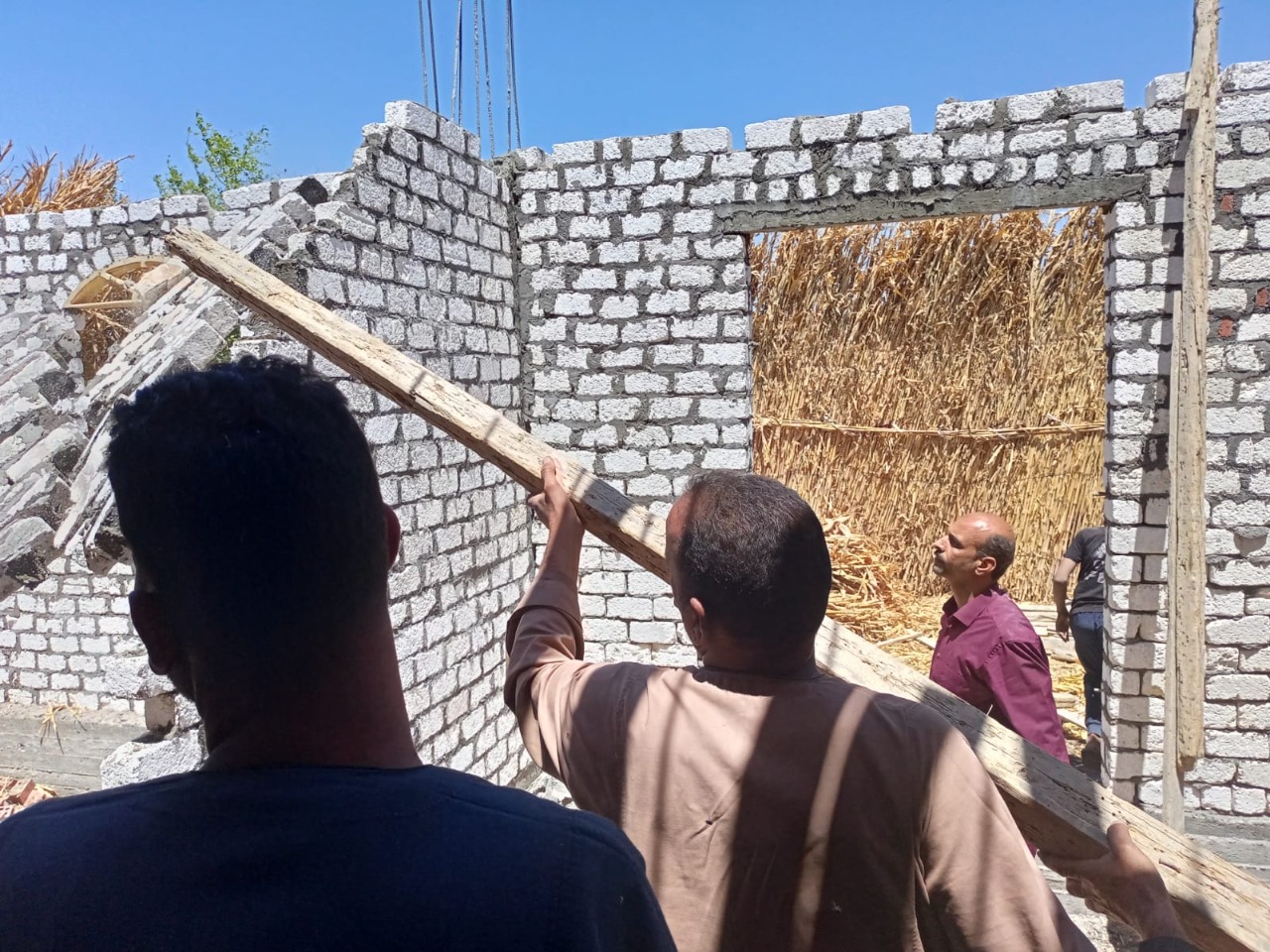 محافظ أسيوط يعلن التصدى لعدد 6 حالات تعدى على اراضى زراعية ومخالفات بناء بمراكز منفلوط وديروط وصدفا  