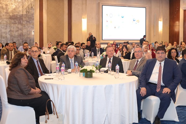 الدكتور ايمن عاشور