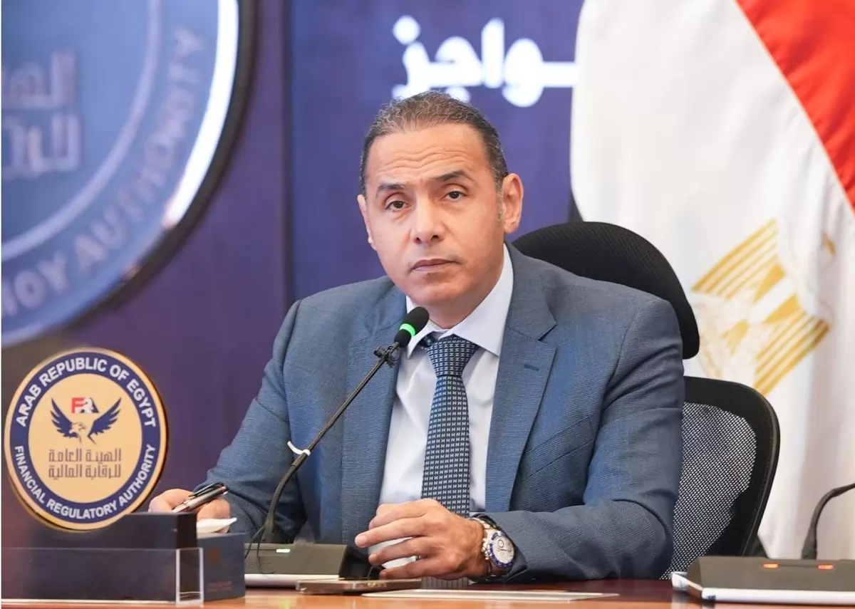 الدكتور إسلام عزام