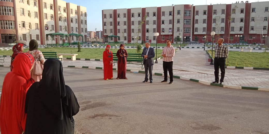 رئيس جامعة بني سويف يهنئ طلاب وطالبات المدن الجامعية بالعيد