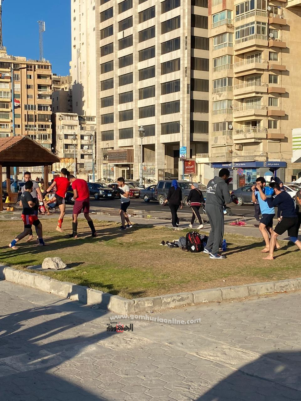 انشطة رياضية وترفيهيه على الكورنيش فى تجمعات دون الاكتراث بكورونا 