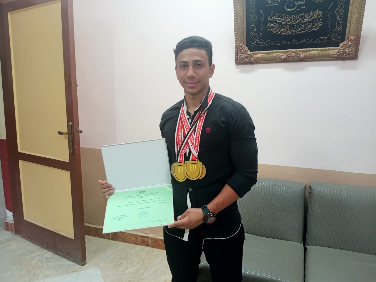  أحمد عادل ابن الإسماعيلية قهر الظلام وأطاح بأبطال العالم في رفع الأثقال للمكفوفين ..لايف