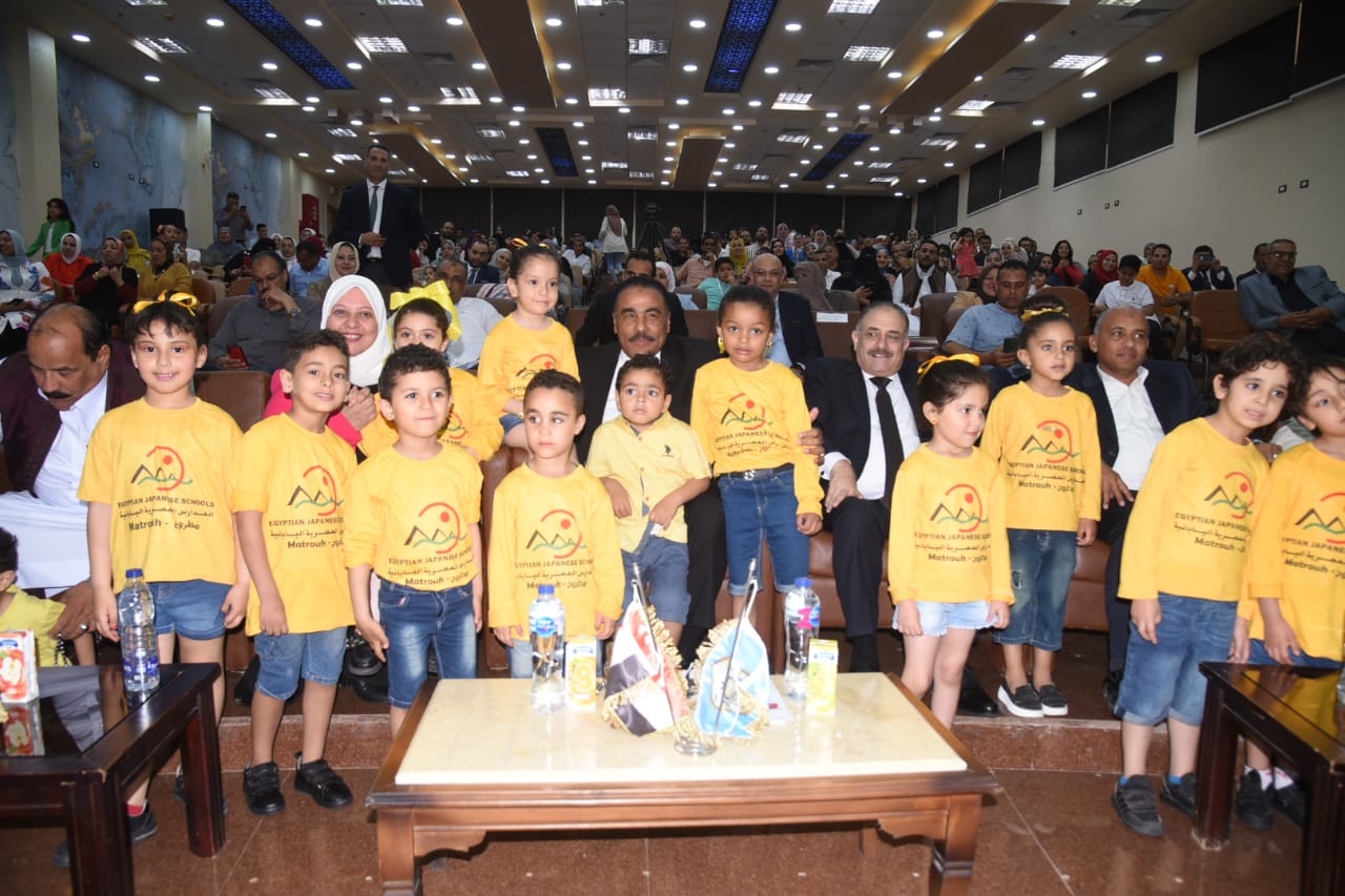 محافظ مطروح يشهد تخرج الدفعة الاولى مرحلة ال kg للمدرسة اليابانية