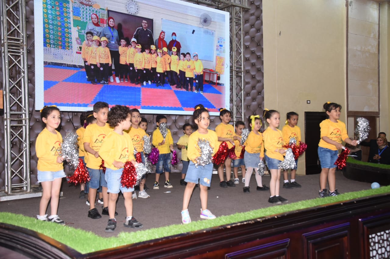محافظ مطروح يشهد تخرج الدفعة الاولى مرحلة ال kg للمدرسة اليابانية