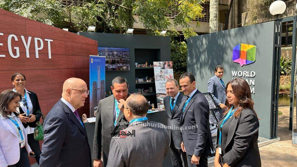 وزير التنمية المحلية يفتتح جناح منصة 