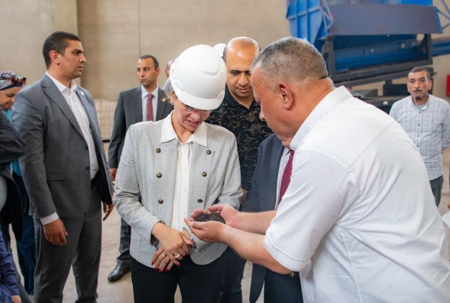  وزيرة البيئة
