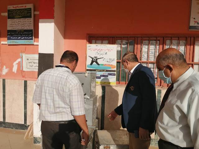 وكيل تعليم الفيوم يتابع مركز توزيع أسئلة الثانوية العامة
