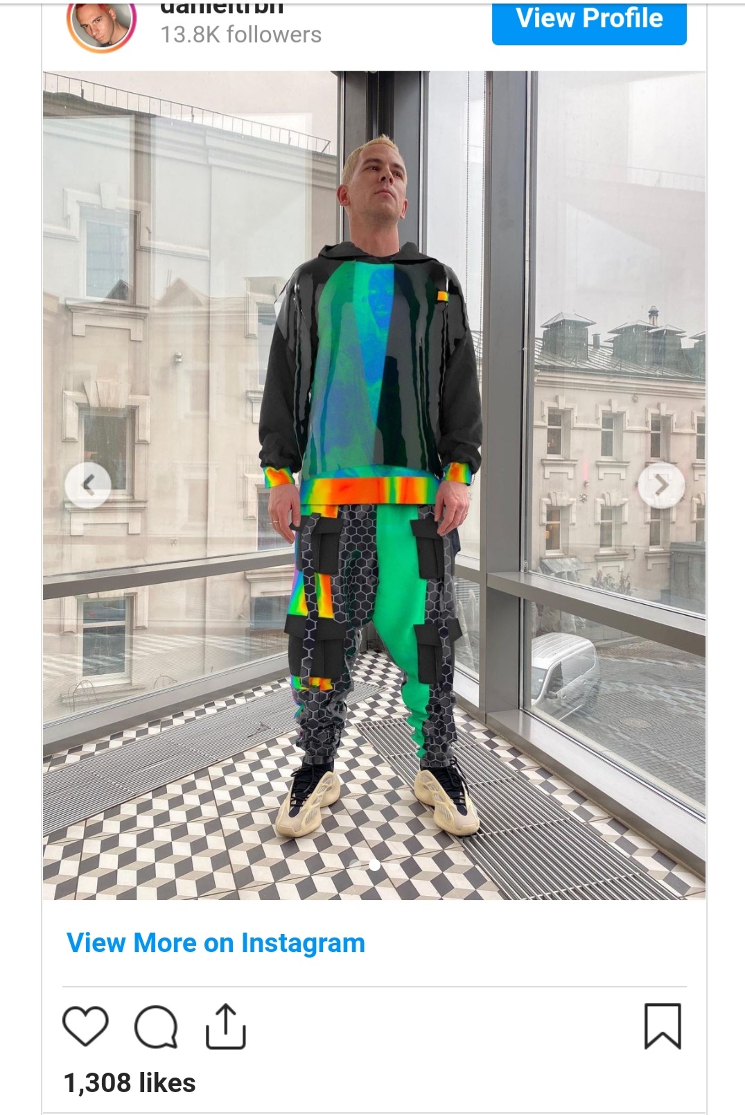 بالصور .. ملابس رقمية افتراضية تغزو انستجرام .. تفاصيل