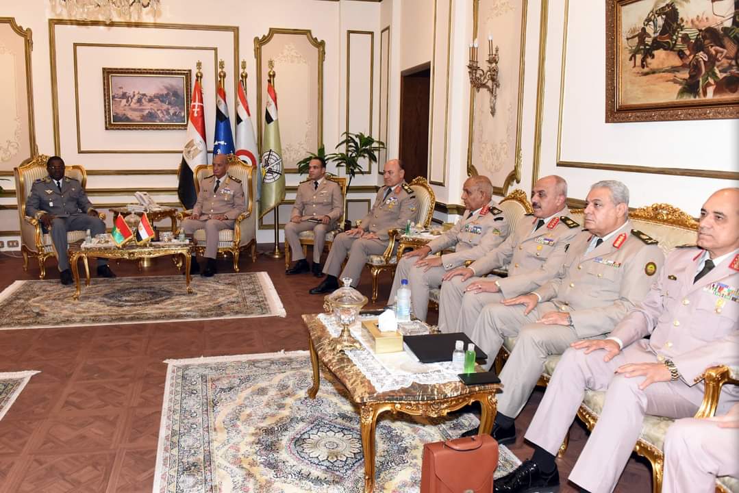 الفريق أول محمد زكي القائد العام للقوات المسلحة يلتقى وزير الدفاع وشئون المحاربين القدامى بجمهورية بوركينا فاسو  