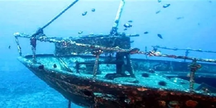 صورة أرشيفية لسفينة غارقة