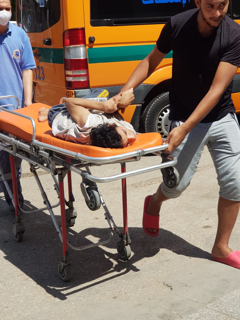 محافظ الدقهلية يكلف بمتابعة حالة الطفل مريض الضمور إبن عزبة الصفيح بالمنصورة 