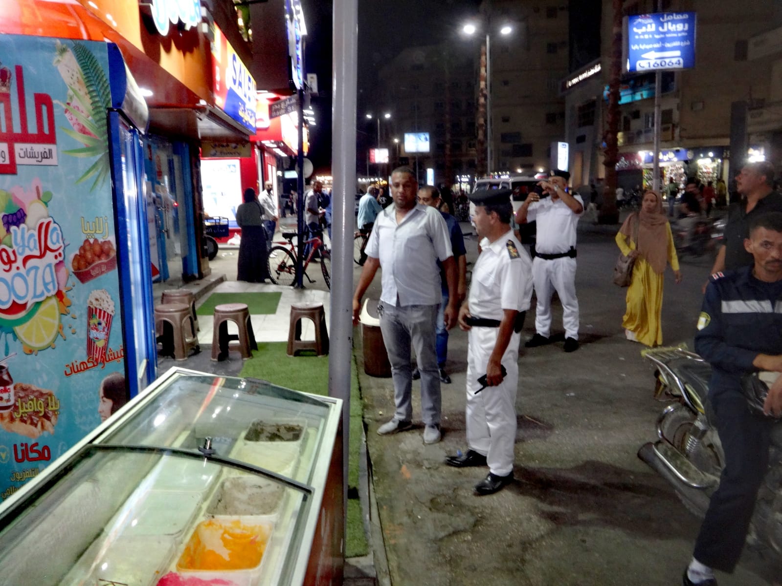 تحرير ٧٠ محضر وتنفيذ ٣٩ إزالة إدارية فى حملة للمرافق بمدينة الأقصر 
