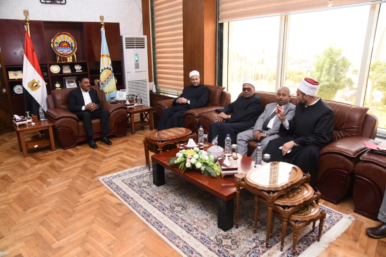 محافظ مطروح يستقبل القافلة الدعوية لمركز الإمام الأشعرى
