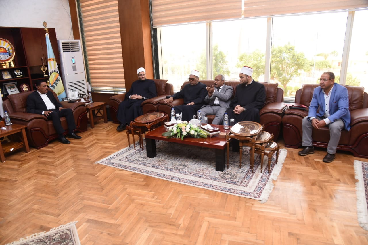 محافظ مطروح يستقبل القافلة الدعوية لمركز الإمام الأشعرى