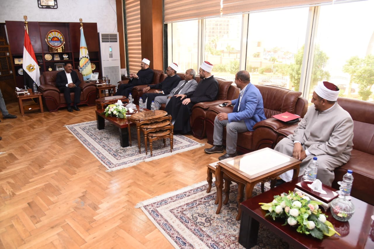 محافظ مطروح يستقبل القافلة الدعوية لمركز الإمام الأشعرى