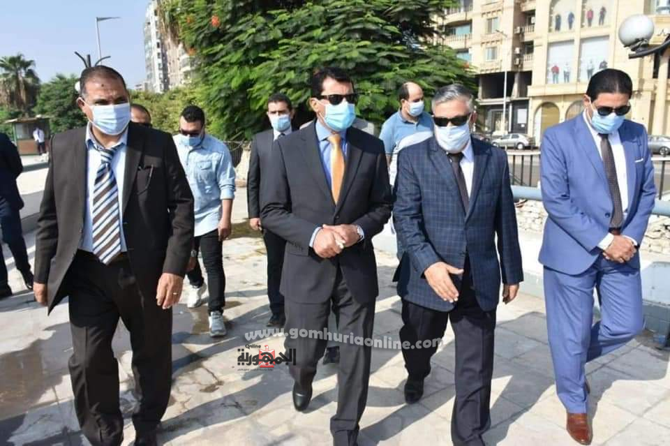 تهنئة المدير التنفيذي لنادى الصحفيين