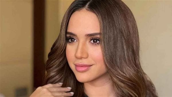 الفنانة رنا رئيس