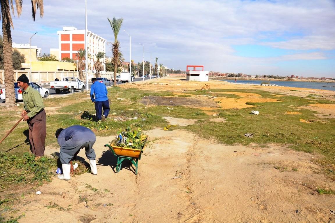 حديقة عامة وممشي بكورنيش السويس القديم 