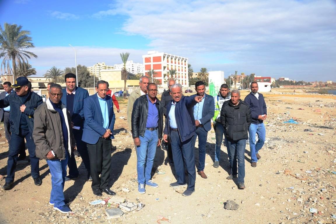 حديقة عامة وممشي بكورنيش السويس القديم 