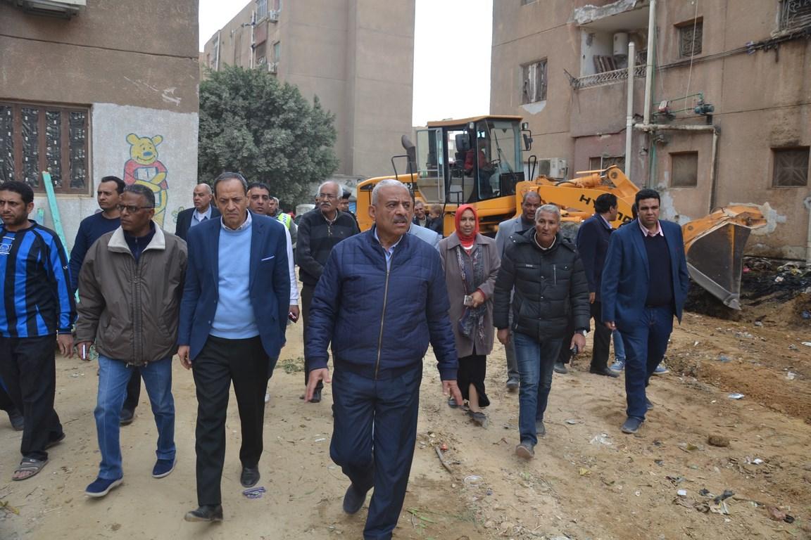 صيانة شبكات الصرف ورفع الاشغالات والمخلفات بتعاونيات السويس