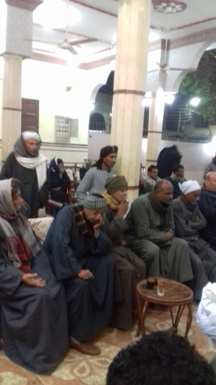 رئيس صحة النواب ببحث انشاء مزلقان سكة حديد بنجع بدران الأقصر.صور