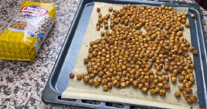 حمص مقلي محمص بتتبيلة أكثر من رائعة بالفيديو