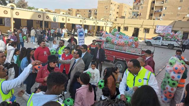 مستقبل وطن بدر يوزع 6500 هدية على الأطفال فى الكنائس بعيد الميلاد