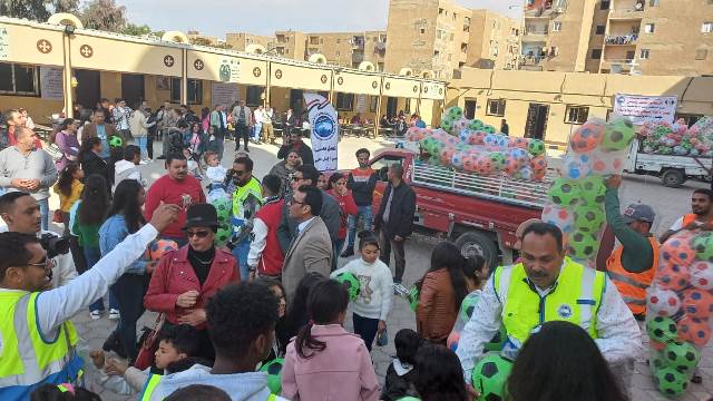 مستقبل وطن بدر يوزع 6500 هدية على الأطفال فى الكنائس بعيد الميلاد