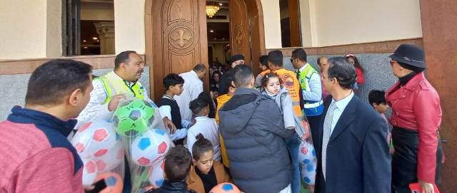 مستقبل وطن بدر يوزع 6500 هدية على الأطفال فى الكنائس بعيد الميلاد